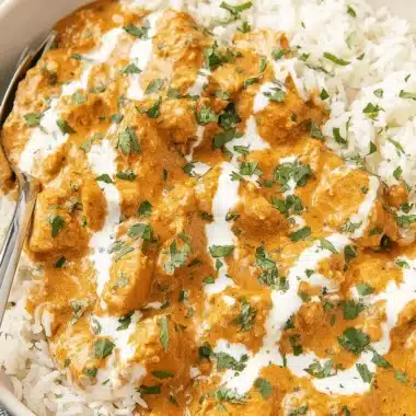 Amazing Simplified Chicken Korma Recipe 4 Close-up of creamy Butter Chicken and rice, garnished with fresh cilantro, inspiring delicious chicken korma recipe ideas.